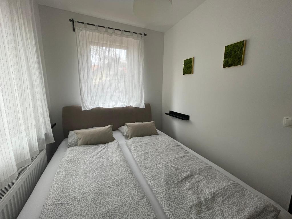 Posteľ alebo postele v izbe v ubytovaní Smeraldo Villa