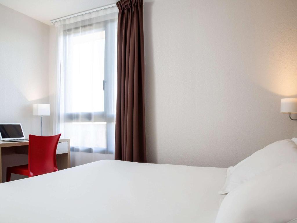 Postel nebo postele na pokoji v ubytování Aparthotel Adagio Access Avignon