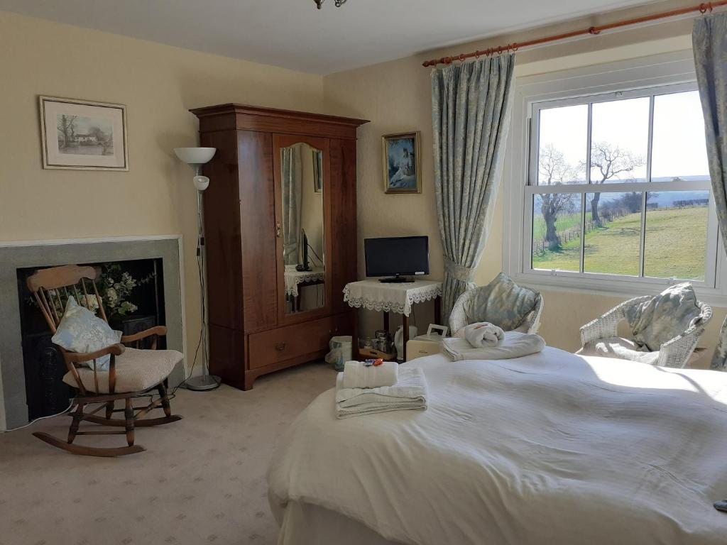 Lily Hill Farm - Family Room