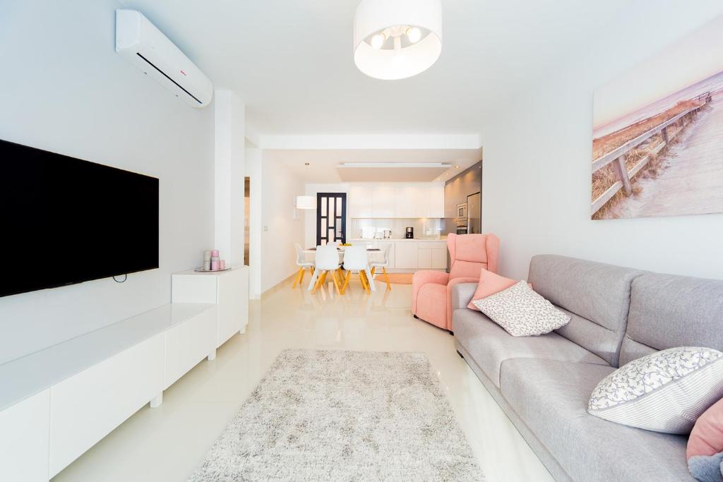 Luxurious 2 Bedroom Apartment near the beach - Two-Bedroom Apartment