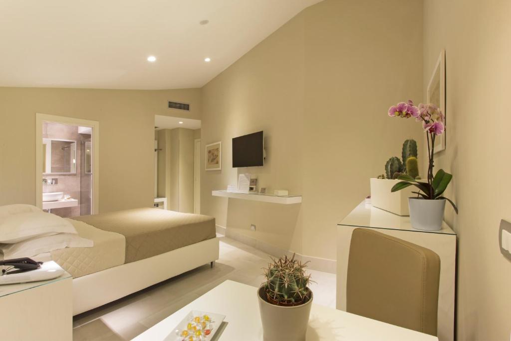 A television and/or entertainment centre at Magi House Relais