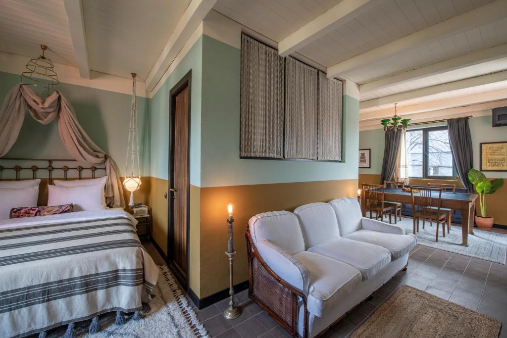 Postel nebo postele na pokoji v ubytování Communal Hotel Telavi