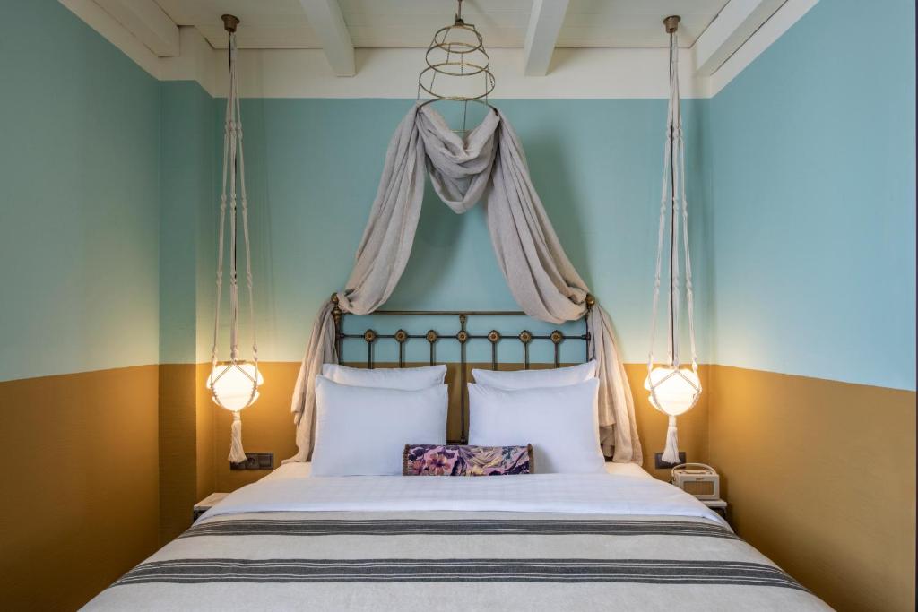 Postel nebo postele na pokoji v ubytování Communal Hotel Telavi