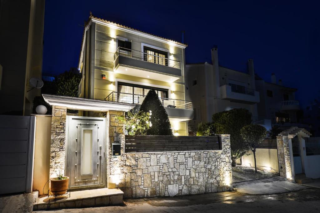 Elegant Villa by B&E in Porto Rafti - Tripcombined