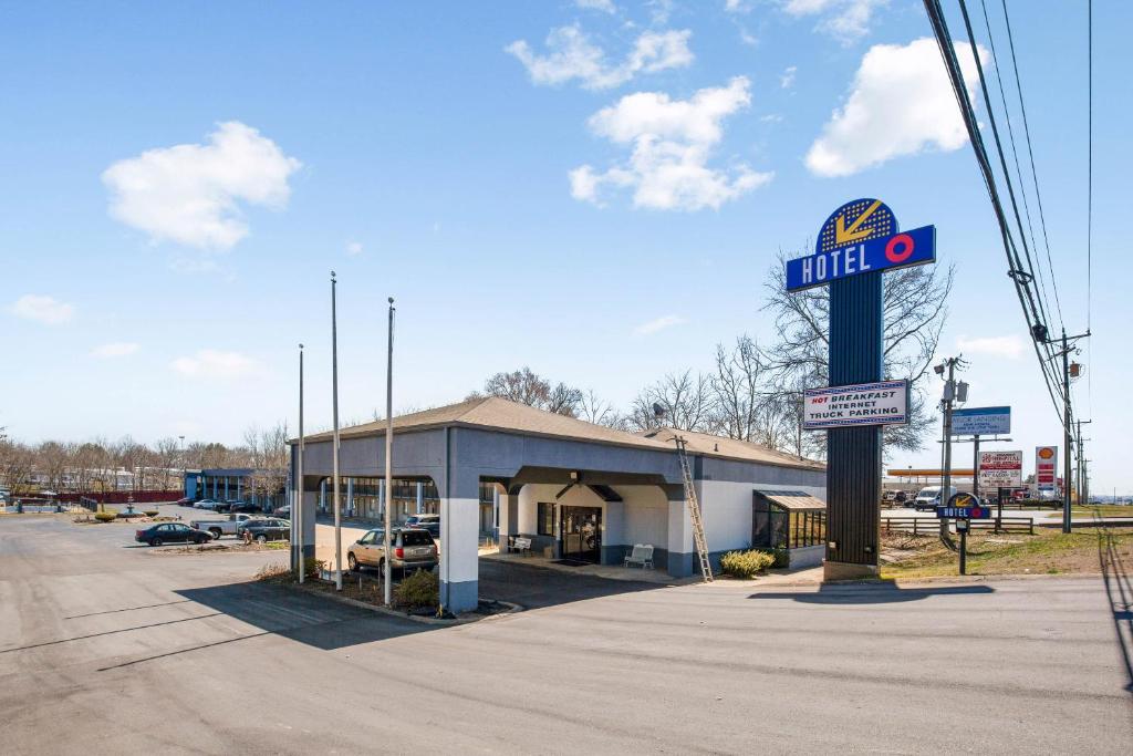 a hotel sign in front of a gas station at Hotel O Columbia Downtown near I-65 in Columbia