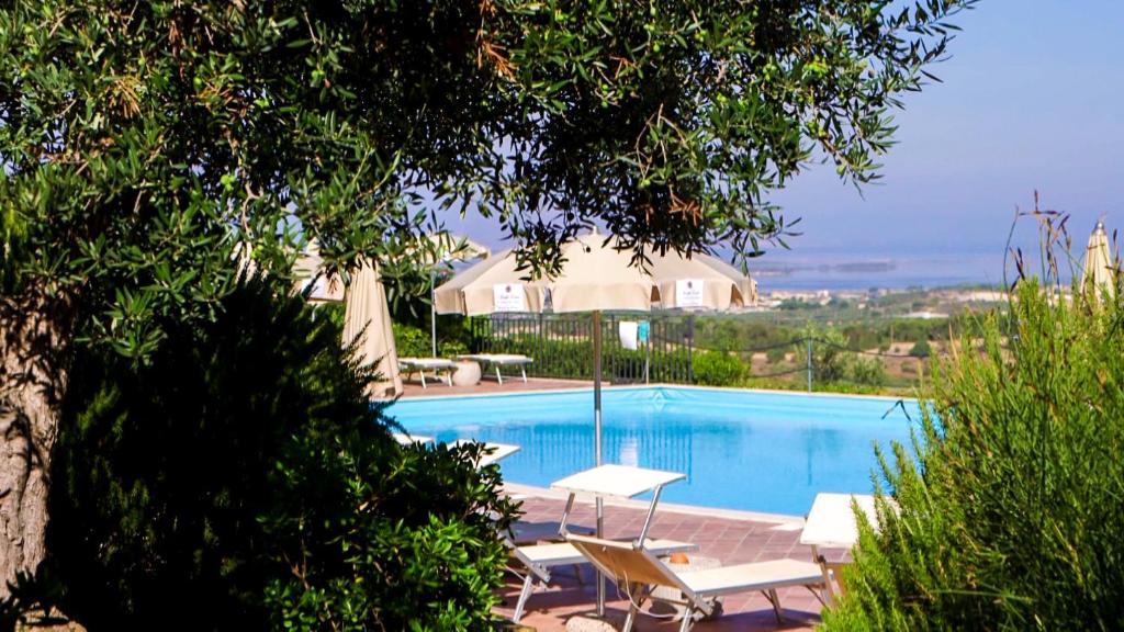 Bazén v ubytování Hotel Baglio Oneto dei Principi di San Lorenzo - Luxury Wine Resort nebo v jeho okolí