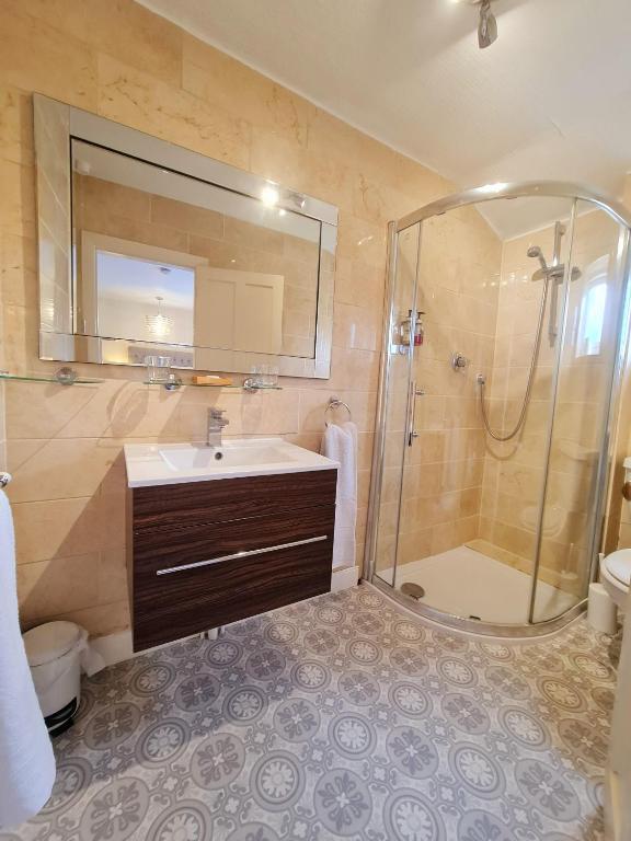 Koupelna v ubytování Beaufort Lodge - Central Location & Free Parking