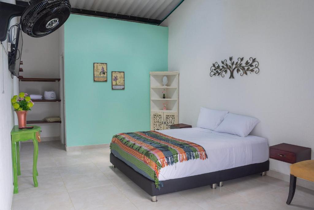 Postel nebo postele na pokoji v ubytování Ikara Hotel Campestre Villeta