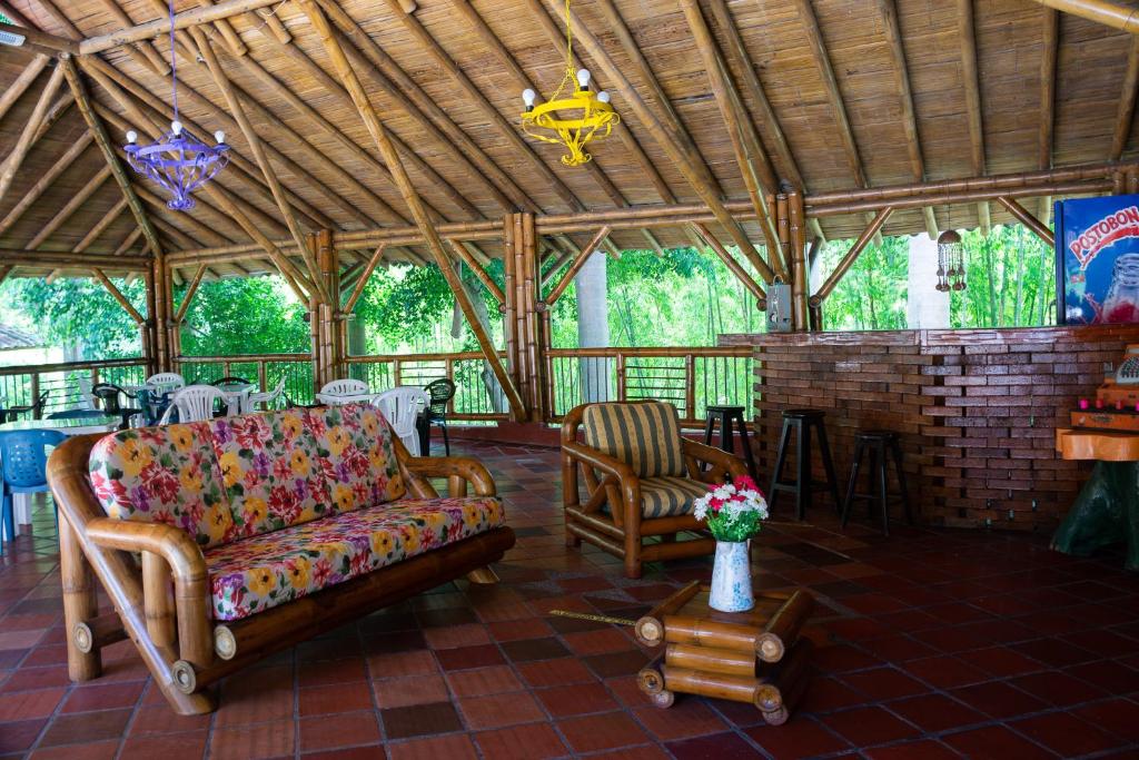 Posezení v ubytování Ikara Hotel Campestre Villeta