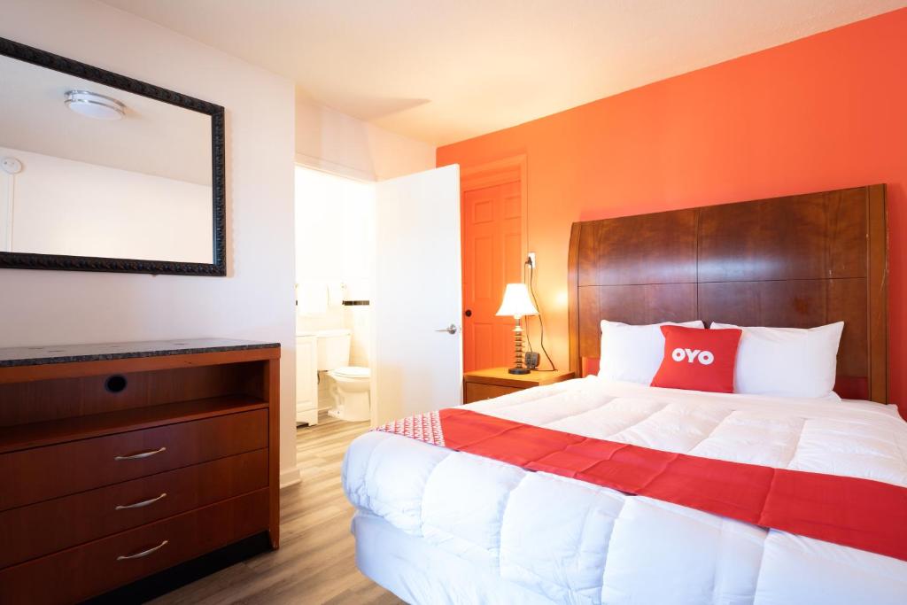 a bedroom with a red and white bed and a mirror at Hotel O Atlanta Airport Jonesboro/Morrow I-75 in Jonesboro