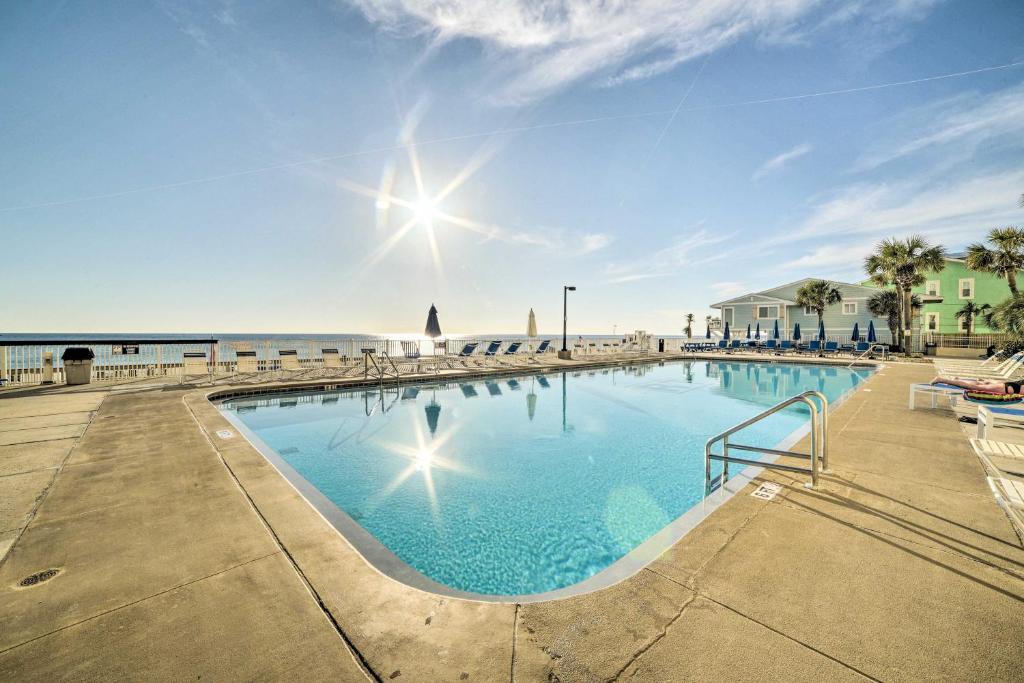 ein großer Pool neben einem Strand in der Unterkunft Beachfront PCB Escape with Free Beach Chair Services in Panama City Beach