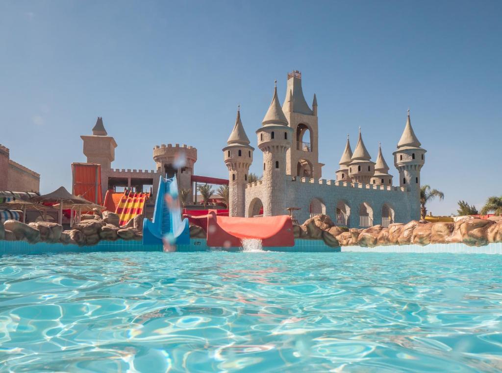 Bazén v ubytování Serenity Alma Heights - Ex Serenity Fun City nebo v jeho okolí