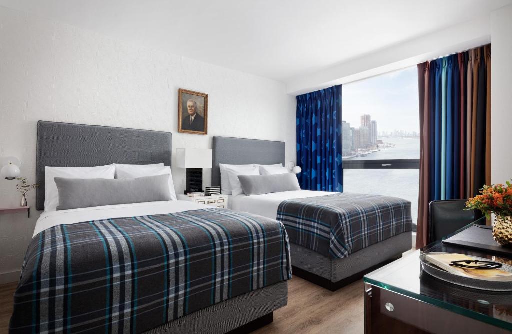 Graduate by Hilton New York - Two Minutes From Manhattan - Graduate Queen Room With Two Queen Beds And Skyline View