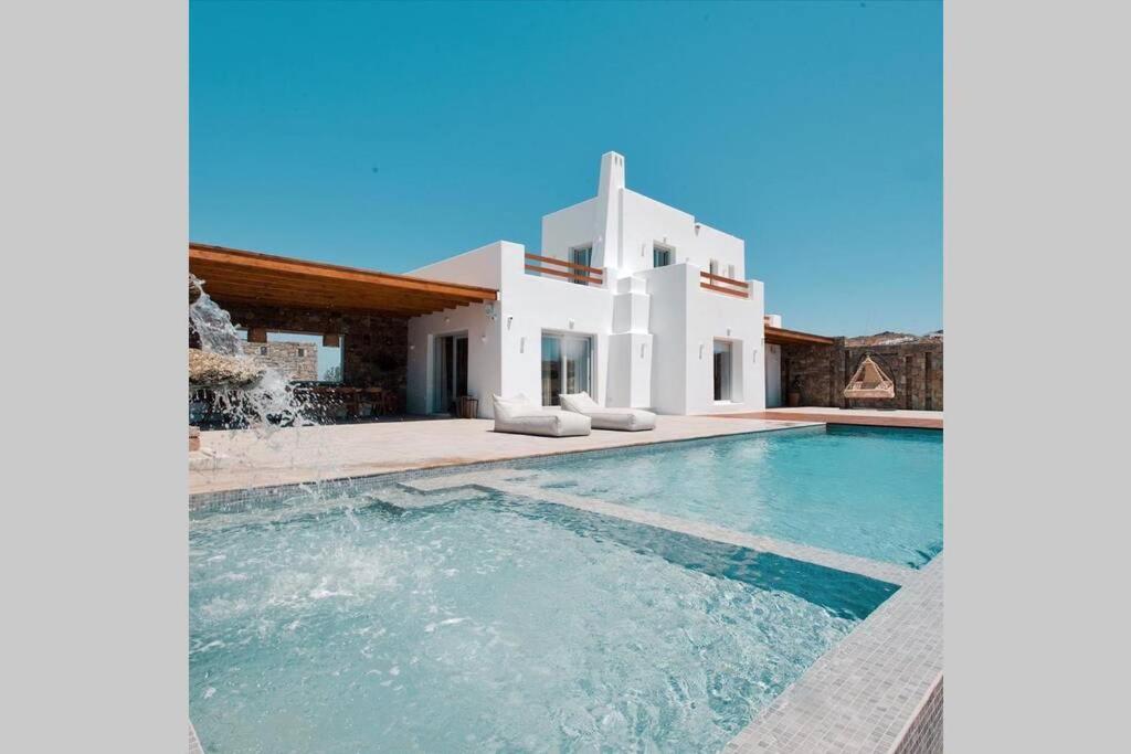 Bazén v ubytovaní Blue Orchid Villa Mykonos alebo v jeho blízkosti