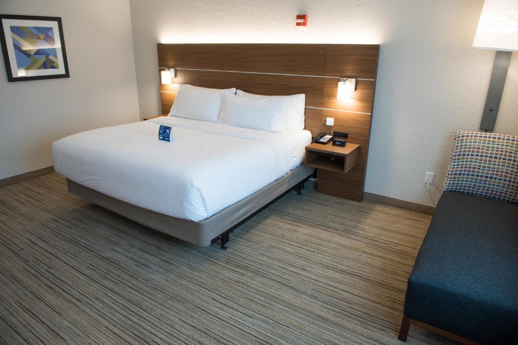 Holiday Inn Express & Suites - Merrillville, an IHG Hotel - Standard King Room