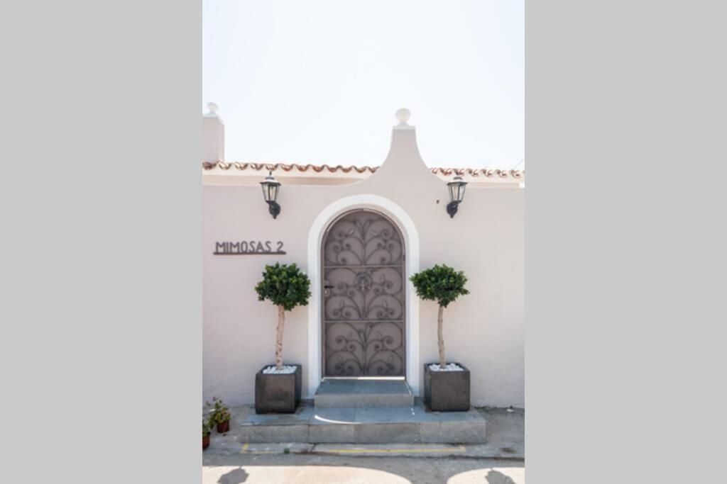 MIMO- Spacious Beach villa by EL ANCLA Beach club (Spanje ...