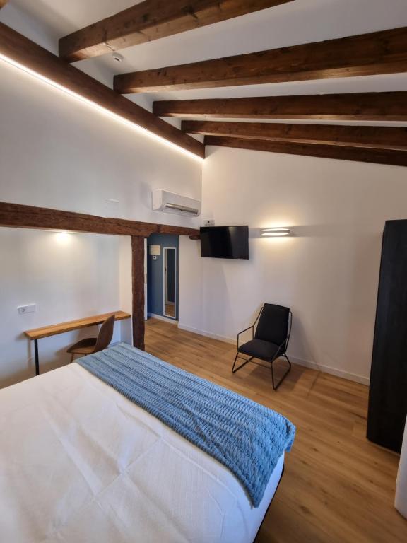 Postel nebo postele na pokoji v ubytování Hostal La Rúa