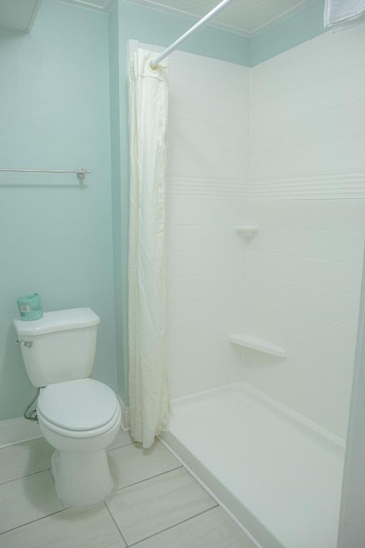 Sea and Breeze Hotel and Condo - Queen Room With Two Queen Beds