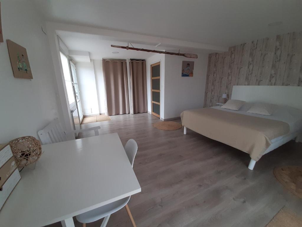 Postel nebo postele na pokoji v ubytování Escales dans les dunes