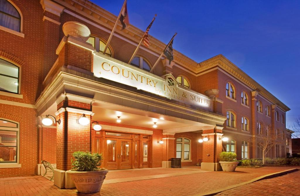 Country Inn & Suites by Radisson, St Charles Historic District - Kingkamer
