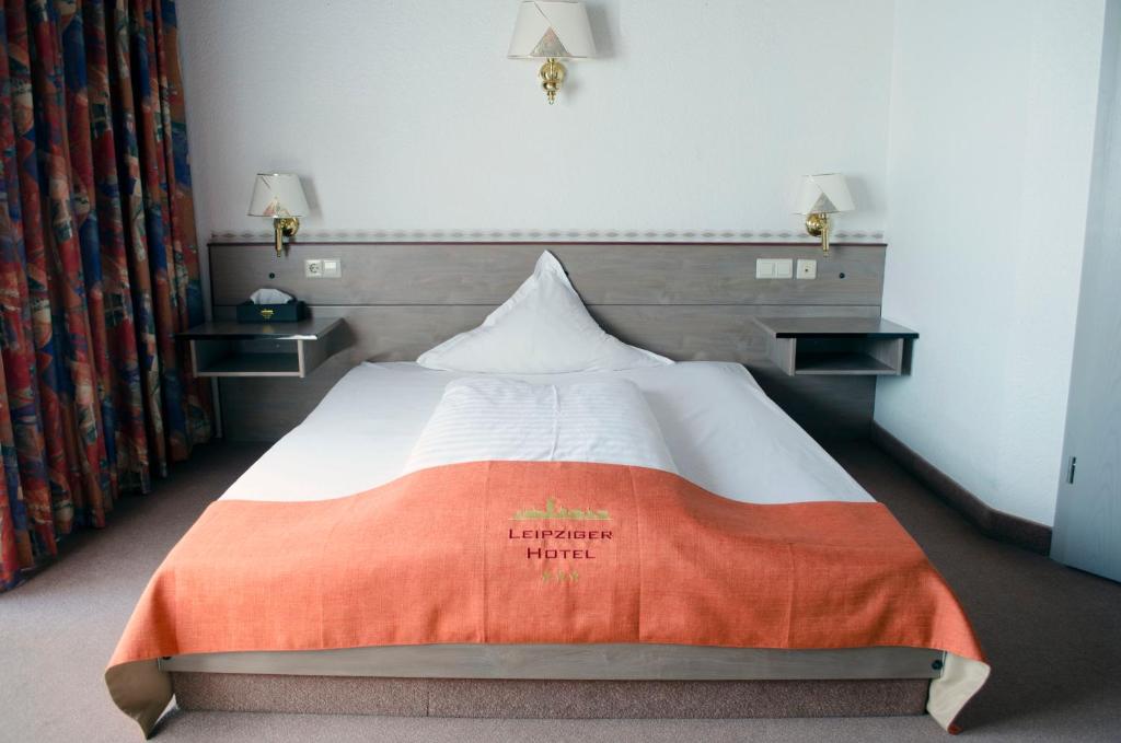 Postel nebo postele na pokoji v ubytování Leipziger Hotel