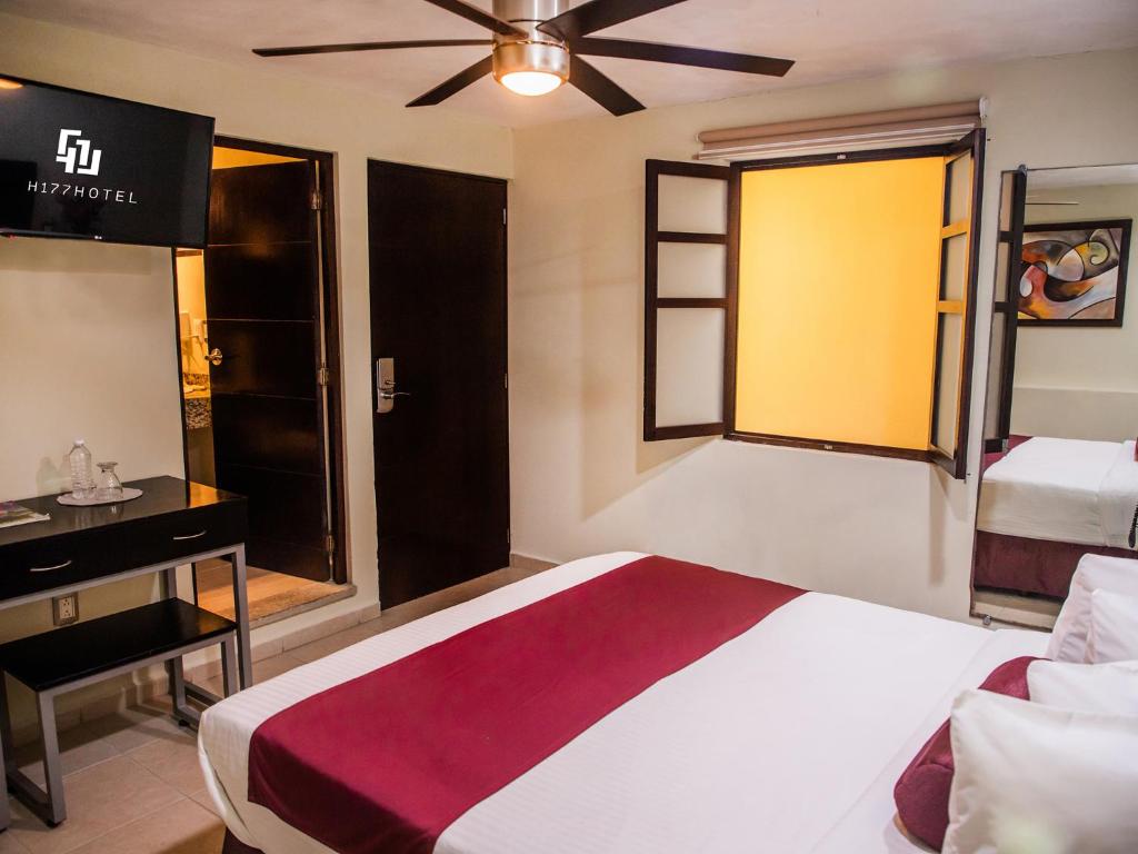 Postel nebo postele na pokoji v ubytování H177 Hotel