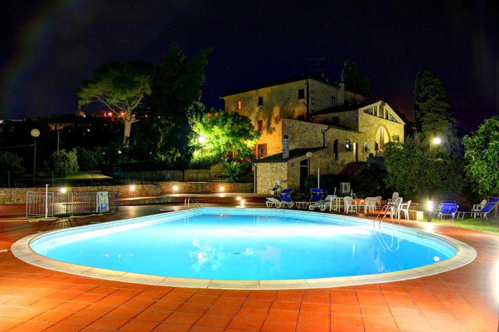 Basen w obiekcie Hotel Residence Villa Rioddi lub w pobliżu