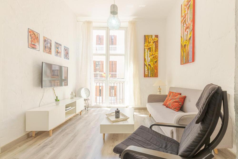 Posedenie v ubytovaní Beautiful flat with balcony and wifi in Málaga Center