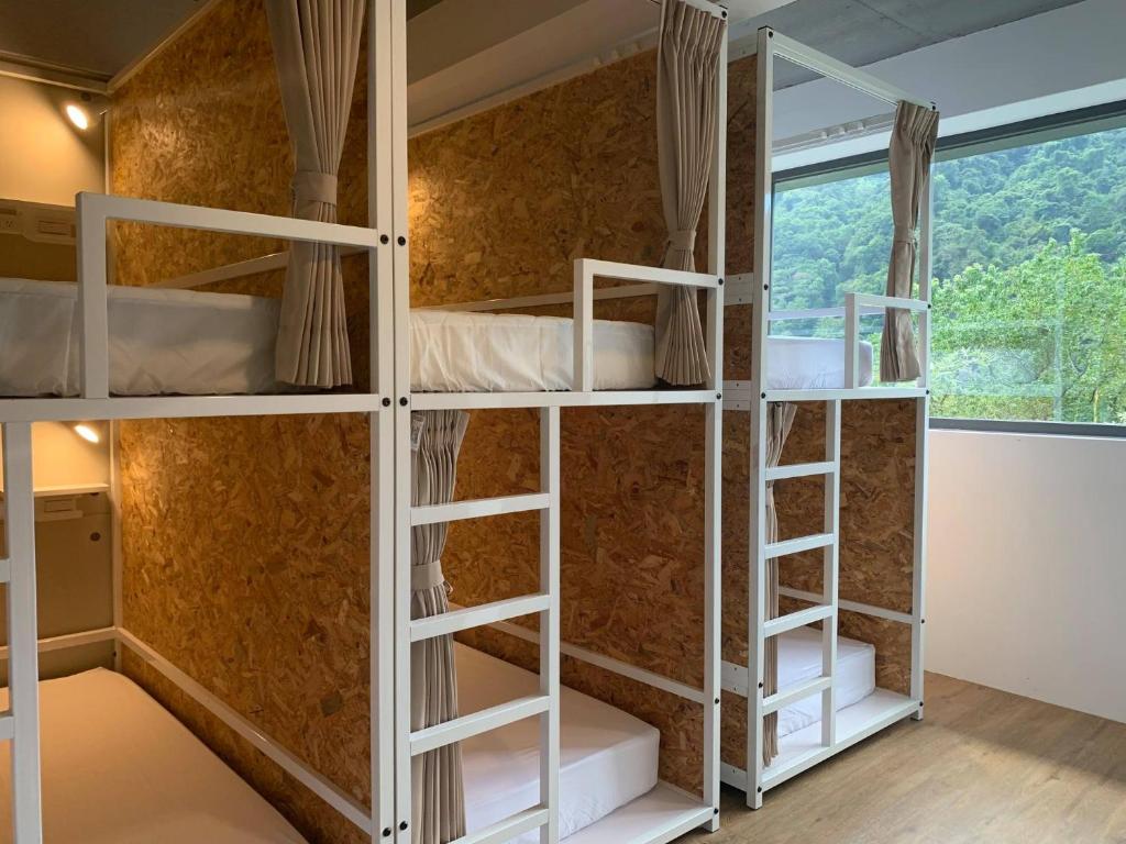 Palanda nebo palandy na pokoji v ubytování Sla Ulay Backpacker Hostel