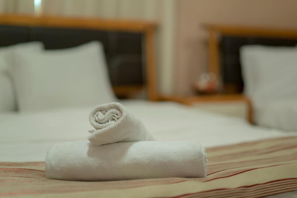 Postel nebo postele na pokoji v ubytování Al Ghubrah Plaza Hotel