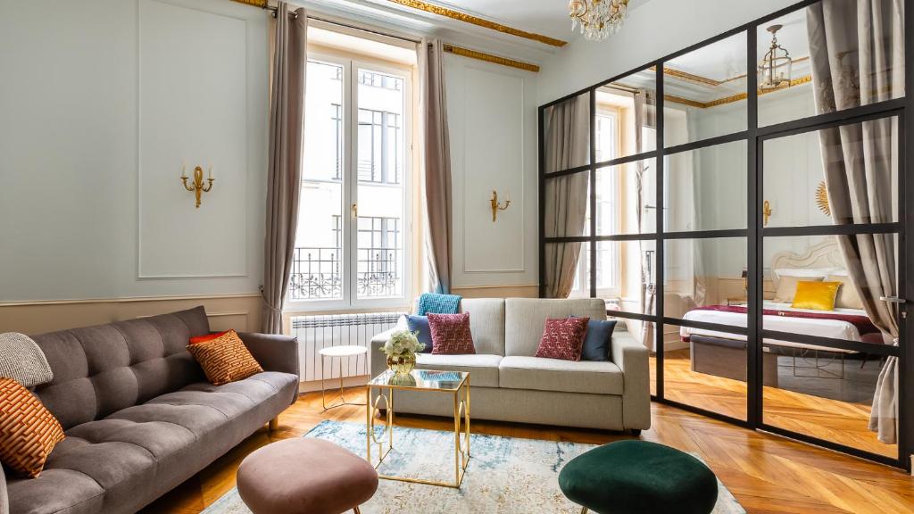 a living room with a couch and a table at Luxury 3 Bedroom 2 Bathroom - AC - Louvre & Marais in Paris