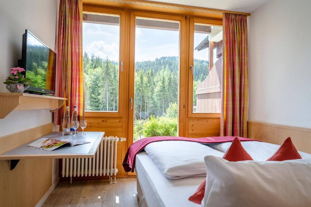 Postel nebo postele na pokoji v ubytování Berghotel Sudelfeld