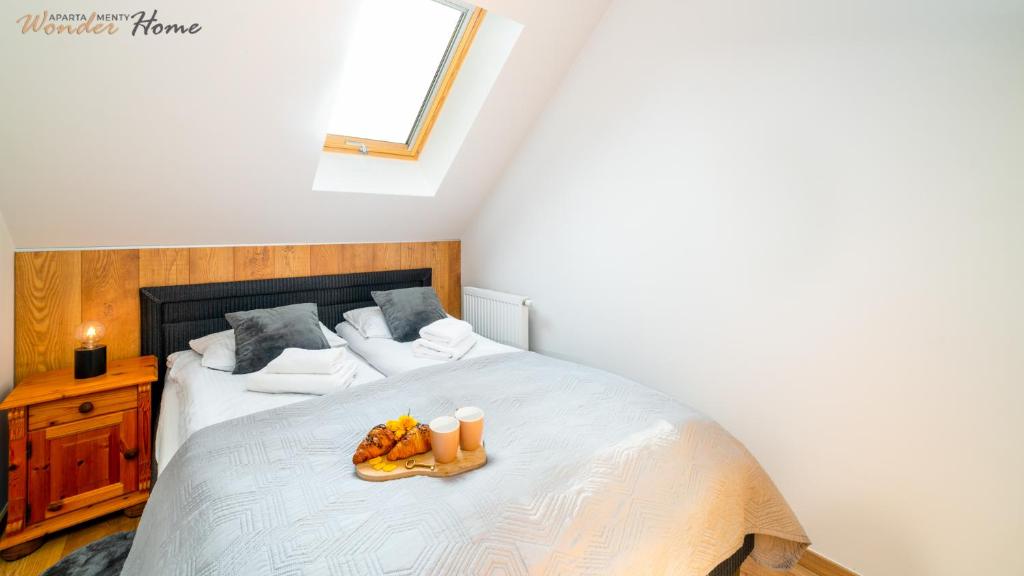 Posteľ alebo postele v izbe v ubytovaní Wonder Home - Apartamenty położone blisko deptaka, licznych restauracji i sklepów