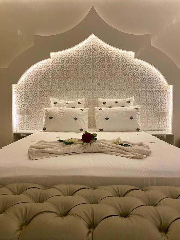 Postel nebo postele na pokoji v ubytování RIAD NOLITA & SPA Kasbah