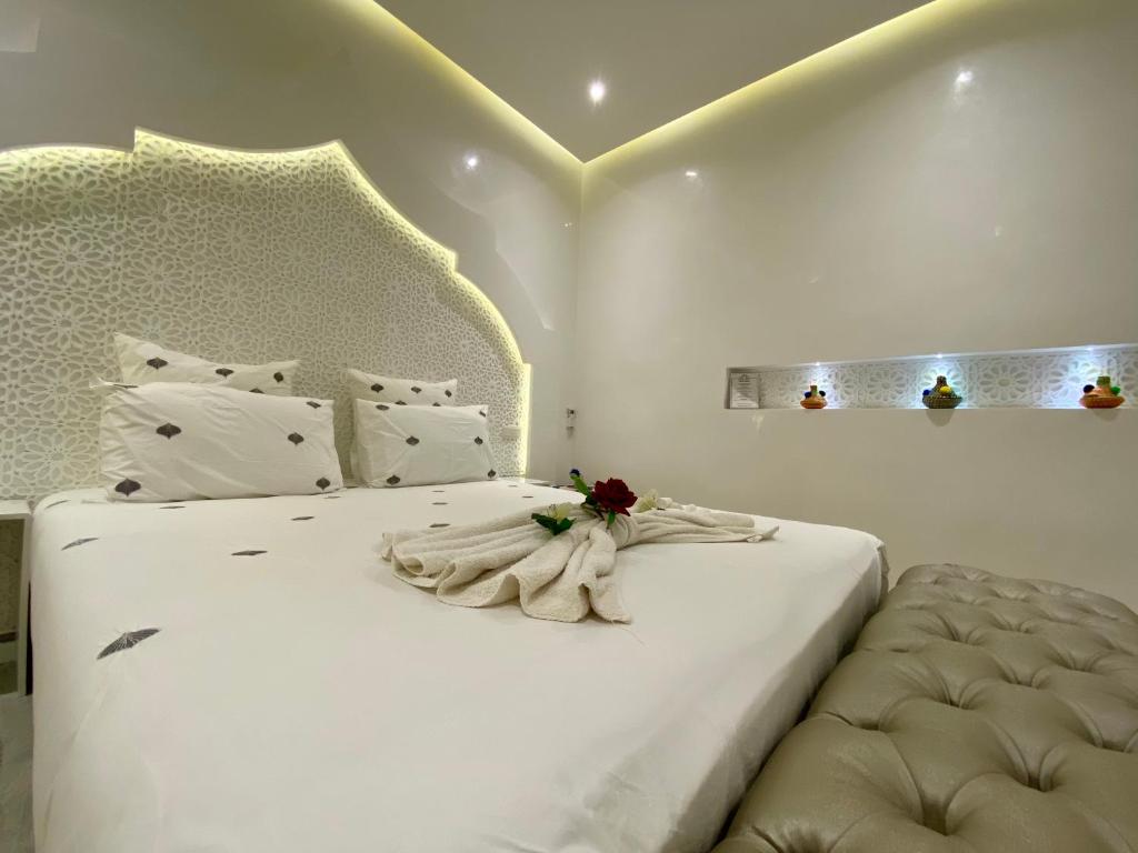 Postel nebo postele na pokoji v ubytování RIAD NOLITA & SPA Kasbah