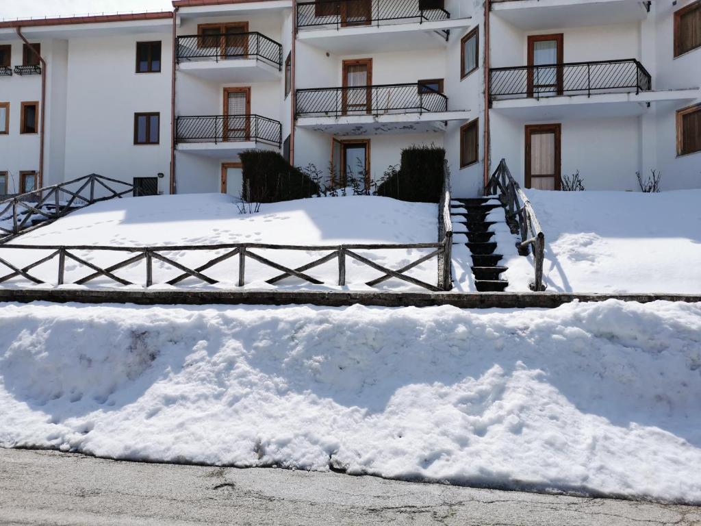 Pescocostanzo Centro during the winter