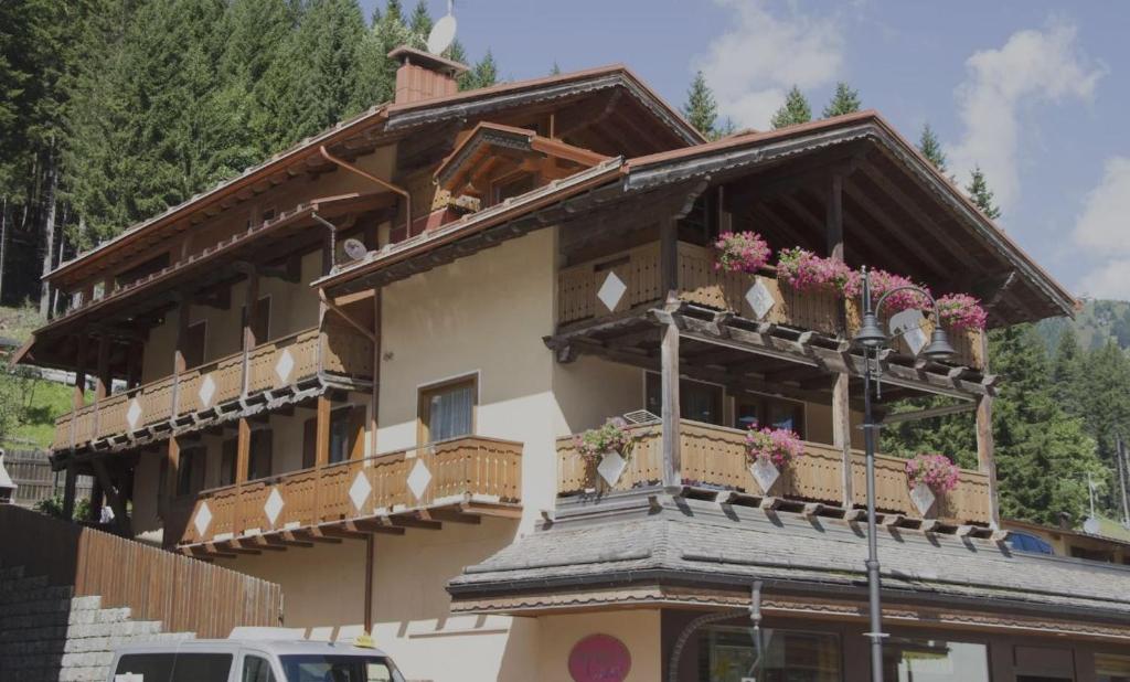 Budova, v ktorej sa apartmán nachádza