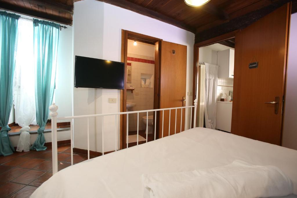 Postel nebo postele na pokoji v ubytování relax nel borgo L'ARCHETTO