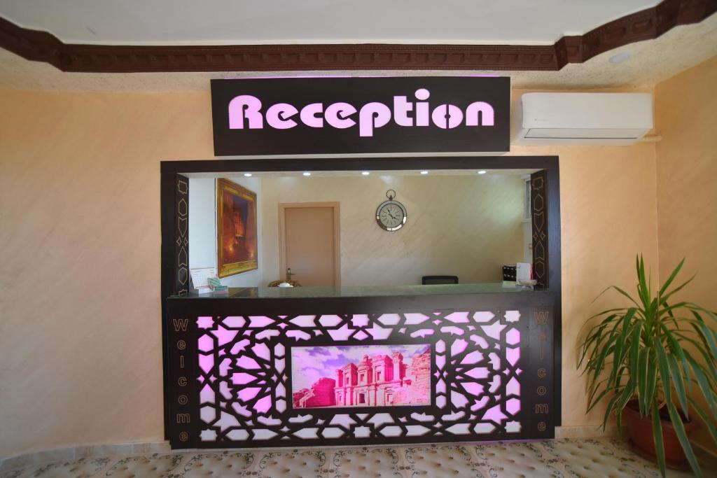 Vstupní hala nebo recepce v ubytování Petra Guests Hotel