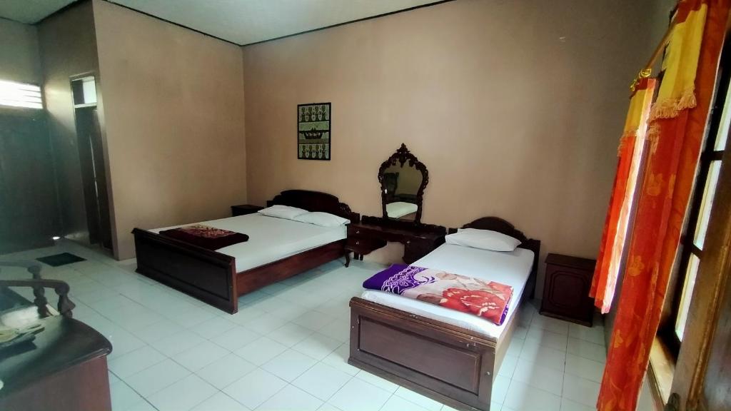 Hotel Garuda Syariah near Alun Alun Banjarnegara - Quarto Familiar