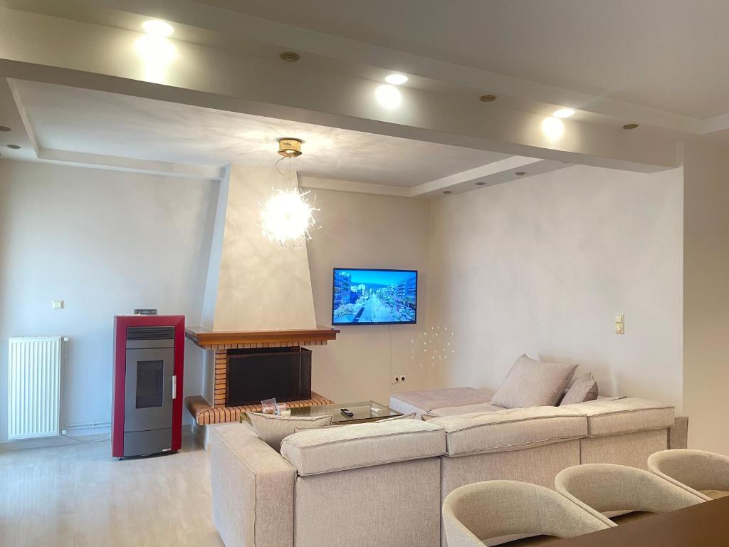 Televízia a/alebo spoločenská miestnosť v ubytovaní Cassiopeia - Glyfada Apartment
