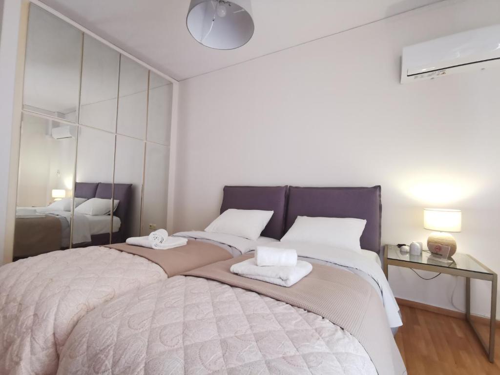 Posteľ alebo postele v izbe v ubytovaní Cassiopeia - Glyfada Apartment
