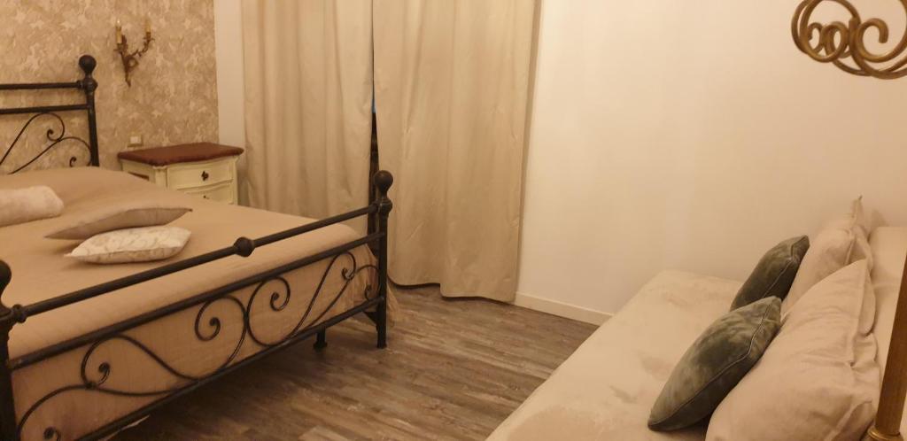 Postel nebo postele na pokoji v ubytování Romeo & Juliet Non-Hotel