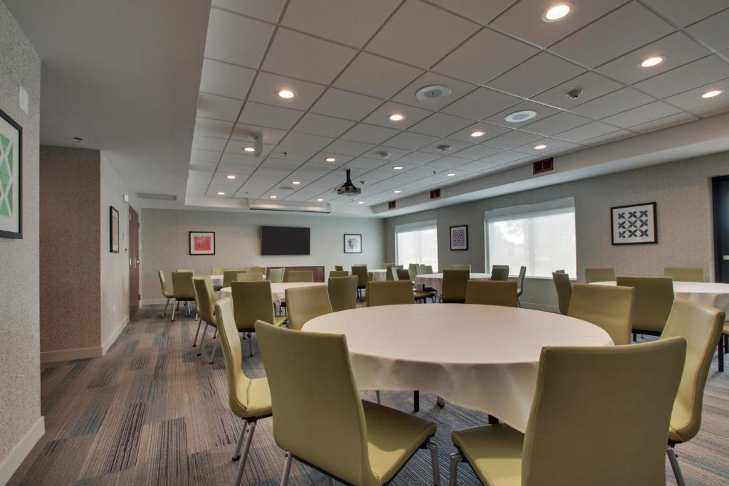 Konferenční prostory v ubytování Holiday Inn Express & Suites Aurora - Naperville by IHG