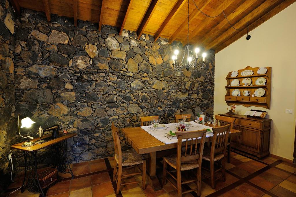 A seating area at Finca La Majadera