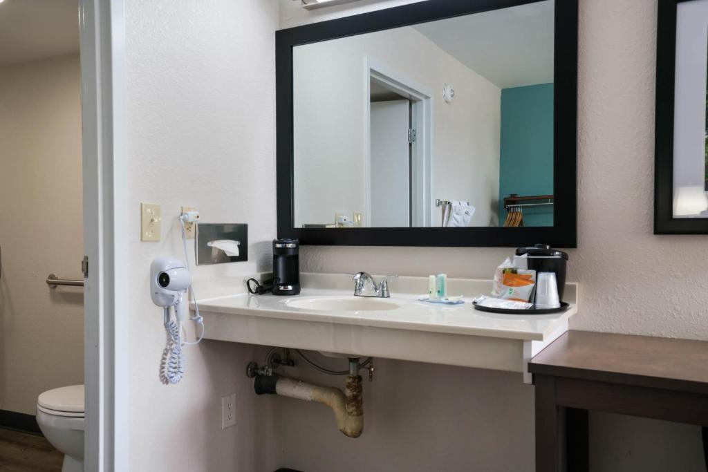 Quality Inn Greenville near University - Habitación King - Accesible Para Fumadores