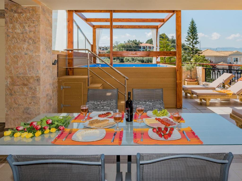 een tafel met eten en wijn op een patio bij Zante Sky Suites in Argassi