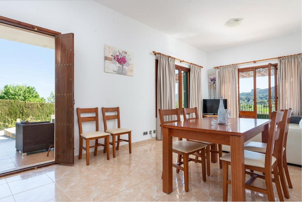 TV a/nebo společenská místnost v ubytování Son Rotger, villa Tía Catalina con piscina en Alcudia