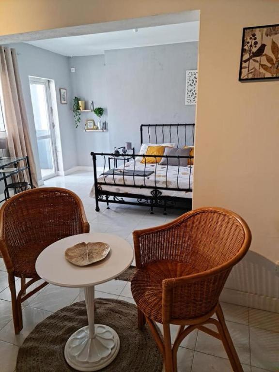 Postel nebo postele na pokoji v ubytování Deluxe B&B "Casa Alegria", Tarrafal