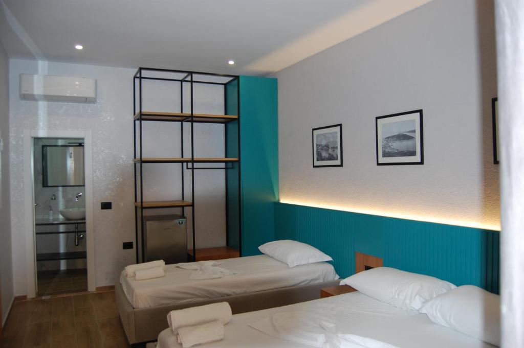 Postel nebo postele na pokoji v ubytování Hotel Ramosaco, Radhimë, Vlorë